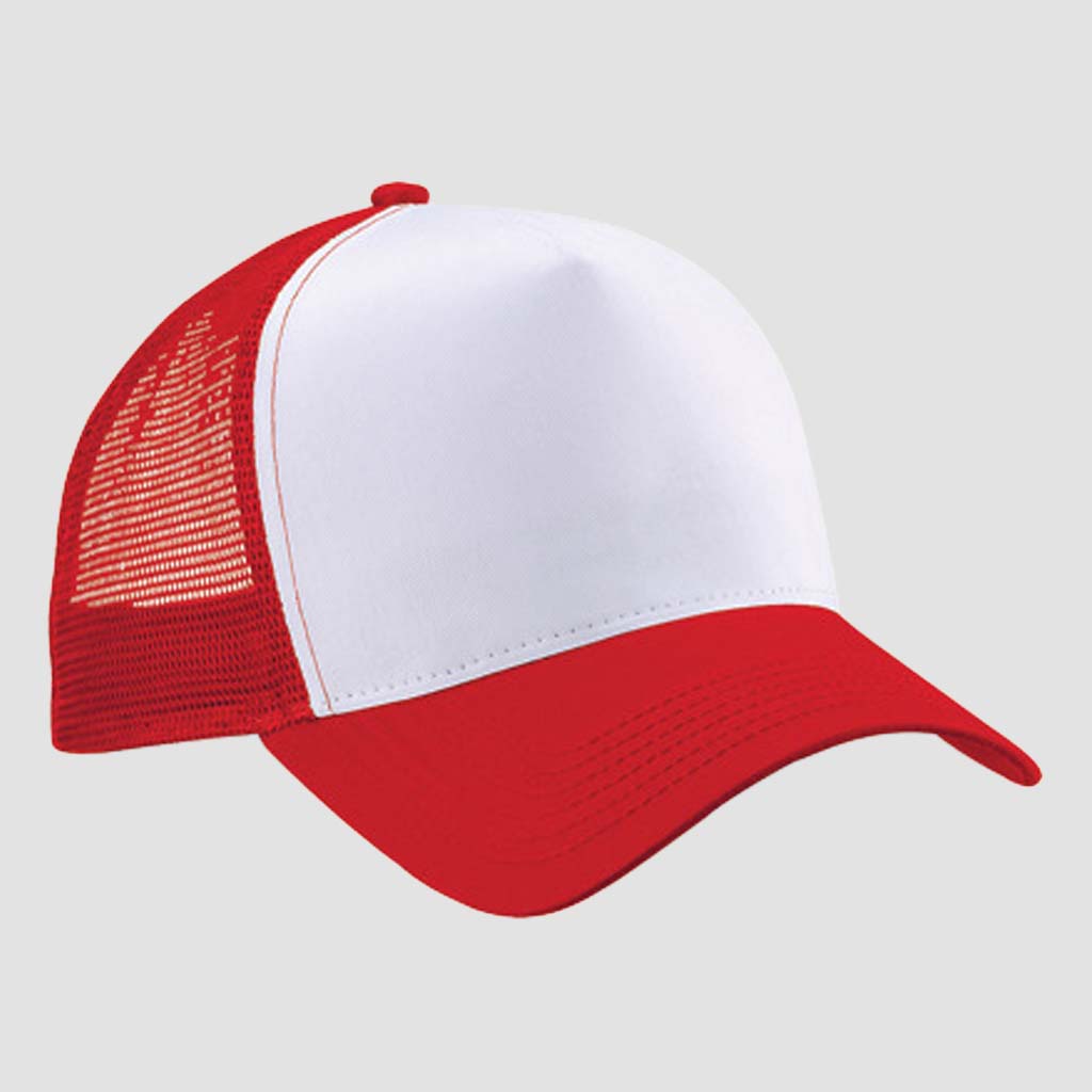 Personalisierte Trucker-Cap von MisterMerch in Weiß und Rot, mit verstellbarem Riemen und klassischem Design.